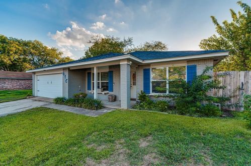 416 Goldfinch Dr, Fort Worth, TX 76108-3818