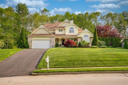 17 Sugar Maple Dr, Coventry, RI 02816-6550