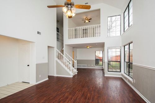 1921 Meadowview Ct, Carrollton TX 75010-4048 exterior