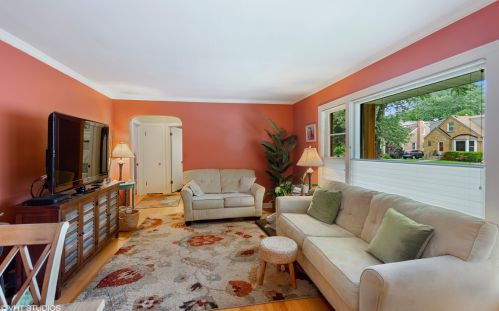7029 Mankato Ave, Chicago, IL 60646-1115