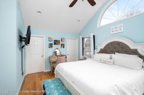 125 Shoreland Ter, Middletown NJ  07748-6212 exterior