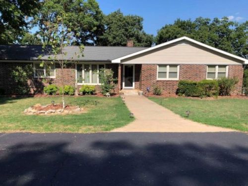 100 Woodcliffe Dr, Oswego, KS 67356-9010