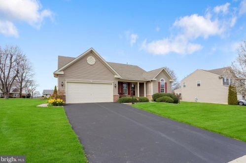 3105 King Richards Ct, York, PA 17408-9425