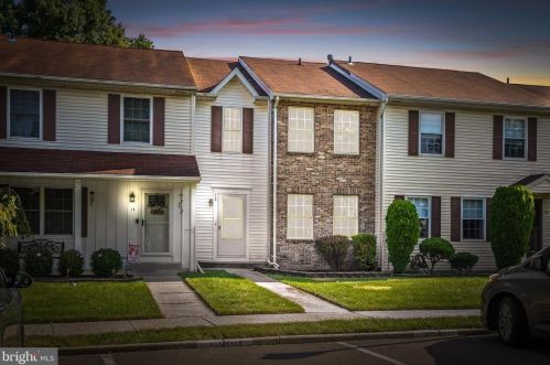12 Dunmoor Ct, Trenton, NJ 08690-3330