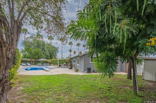 1111 Beacon Ave, Anaheim CA  92802-1811 exterior