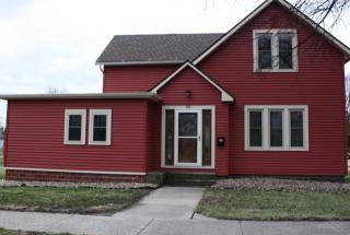 90 4th Ave, Walters, MN 56097-1141
