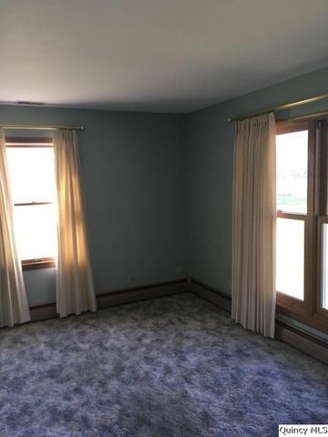 1021 Pringle St, Pittsfield, IL 62363-1503