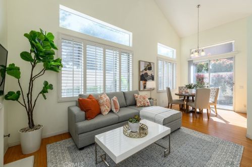 22 Del Ventura, Irvine CA  92606-8857 exterior