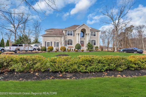 284 Friendship Rd, Wall Township NJ  07731-1970 exterior