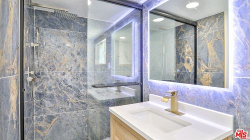 13606 Lemoli Ave, Hawthorne CA  90250-7722 exterior