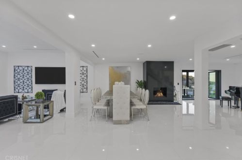 2434 Delisle Ct, Glendale CA  91208-2210 exterior