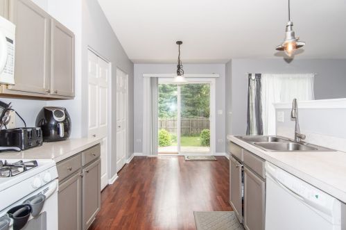 10 Picnic Ct, Lemont IL 60490-6542 exterior