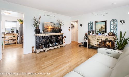 605 Front St, Tinton Falls NJ  07701-5515 exterior