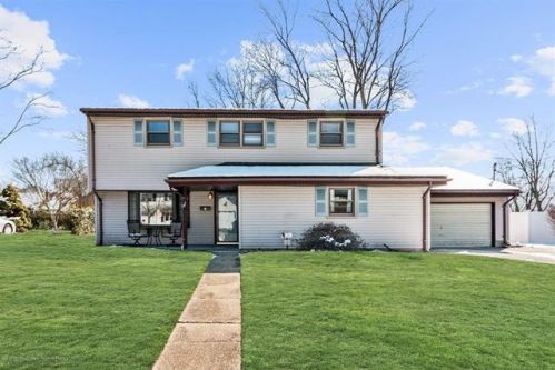 5 Deer St, Hazlet, NJ 07730-1406