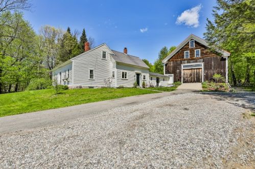104 Central St, Hampstead, NH 03841-5346