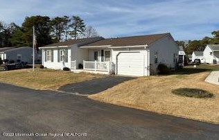 28 Keene St, Lakehurst, NJ 08759-2338