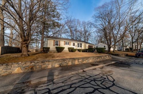 23 Wesleyan Ave, Coventry, RI 02816-4222