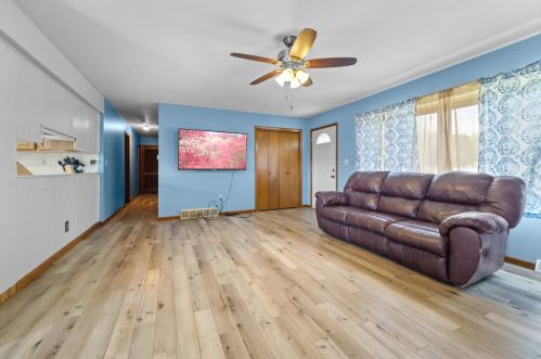 525 Pine St, Mcgirr, IL 60556-6057