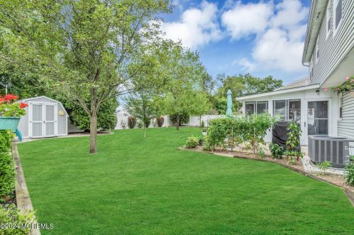 20 Pne Needle St, Wall Township NJ  07731-2647 exterior