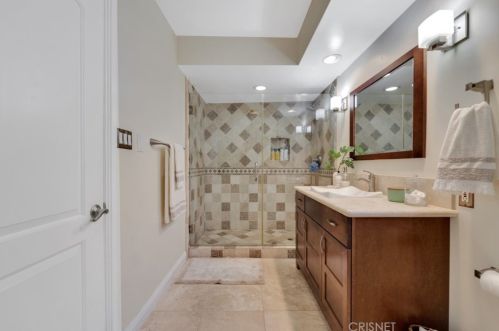 1664 Las Flores Dr, Glendale CA  91207-1200 exterior