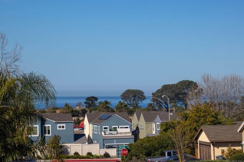 1434 Kings Cross Dr, Cardiff By The Sea CA  92007-1316 exterior
