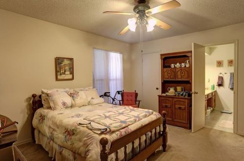 2010 Embassy Way, Carrollton TX 75006-1706 exterior