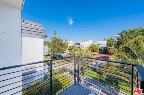 852 10th St, Santa Monica CA  90403-1786 exterior