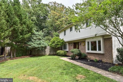5943 Hall St, Springfield, VA 22152-1403
