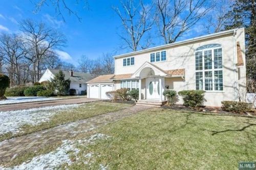 7 Woodland Rd, Cresskill, NJ 07626-1030