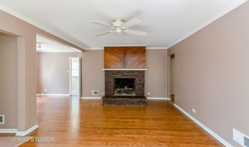 618 Dundee Ave, Homewood, IL 60422-1219