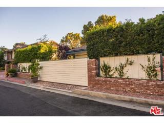2521 Pesquera Dr, Los Angeles, CA 90049-1226