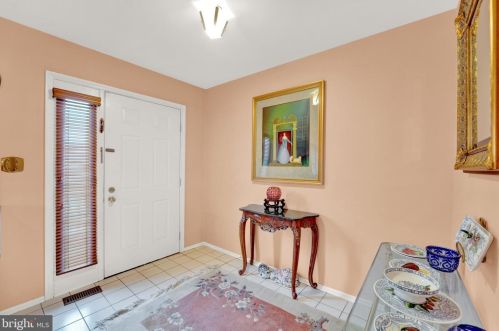 5 Exeter Ct, Princeton NJ  08540-7000 exterior