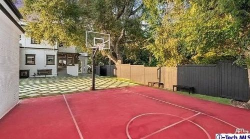 1616 Wabasso Way, Glendale CA  91208-2441 exterior