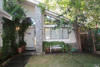 207 Macbeth Ct, Vacaville, CA 95687-7102