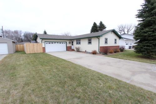 922 23rd Ave, Moorhead, MN 56560-4318