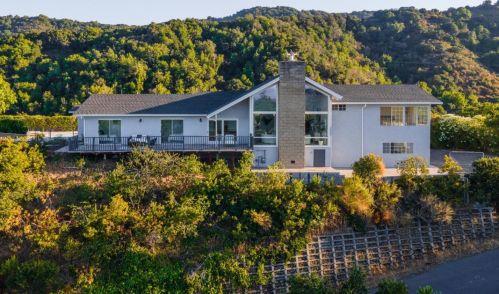 22580 Ravensbury Ave, Los Altos, CA 94024-6432