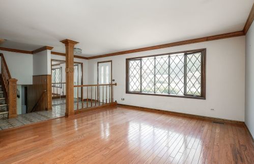 114 Addison Rd, Wood Dale, IL 60191-1902