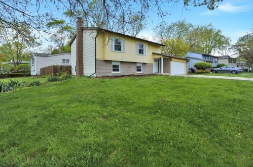 672 Raupp Blvd, Buffalo Grove, IL 60089-3437