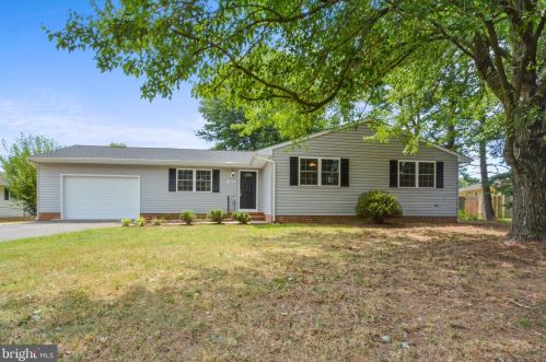 3911 Blake Dr, Fredericksburg, VA 22407-6802