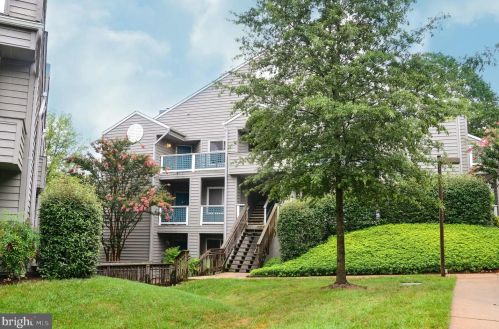 1500 Summerchase Ct, Herndon, VA 20194-1153