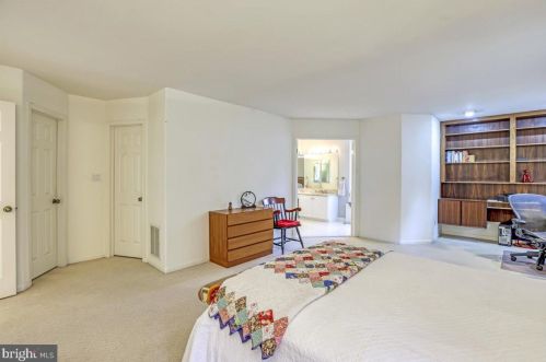 283 Sayre Dr, Princeton NJ  08540-5872 exterior