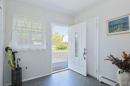 102 Dellwood Rd, Edison, NJ 08820-3832