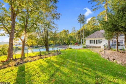 35 Mallard Dr, Hackettstown NJ  07840-2821 exterior