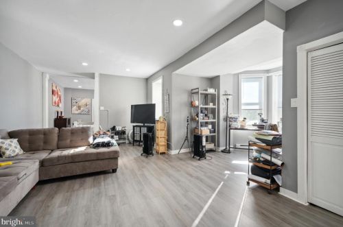 630 Chelten Ave, Philadelphia PA 19126-3824 exterior