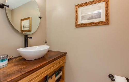 935 Fox Hollow Dr, Hudson NH  03051-4888 exterior