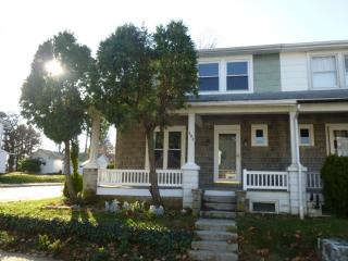 402 Sunset Ave, Ephrata PA  17522-1946 exterior