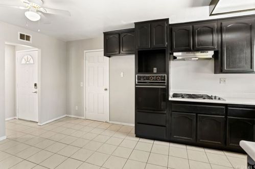 3361 Norfolk Dr, Riverside CA  92503-5146 exterior