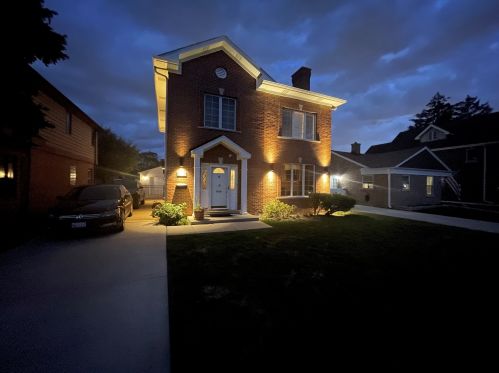 8327 Newland Ave, Niles, IL 60714-2641