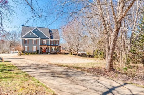 141 Red Gate Lakes Dr, Holly Springs, GA 30115-7554
