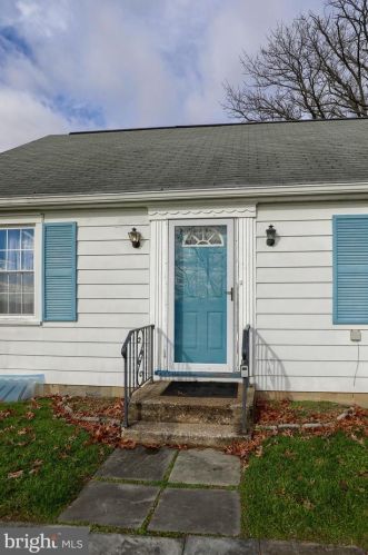 2213 Manor Ridge Dr, Lancaster, PA 17603-4246